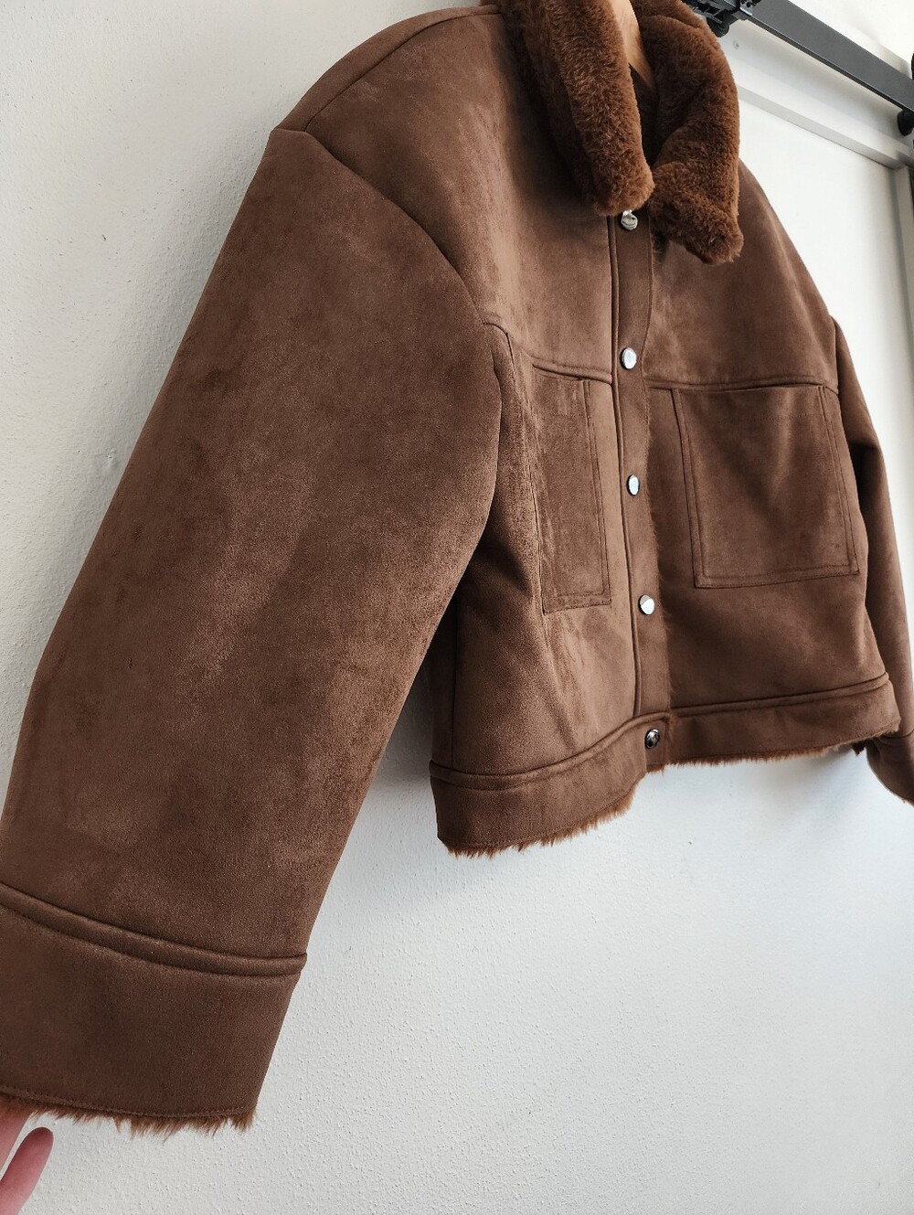 DELUC NWT Matthew Brown Faux Suede Fur Trim Cropped Jacket Coat Size M Cozy Fall - Picture 4 of 13